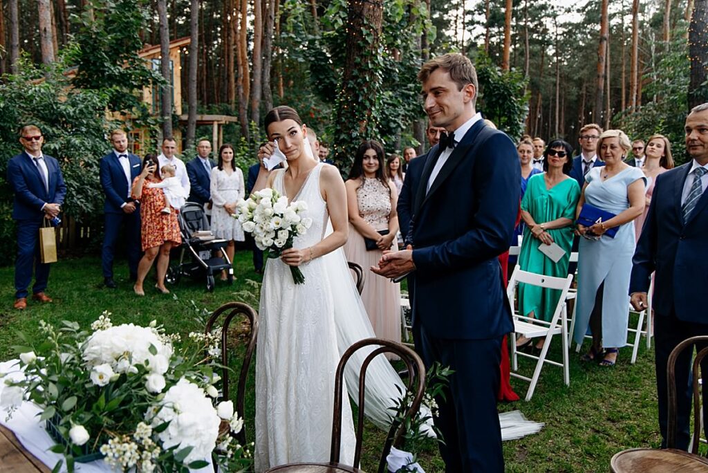 wzruszając ceremonia ślubu w Cicha 23